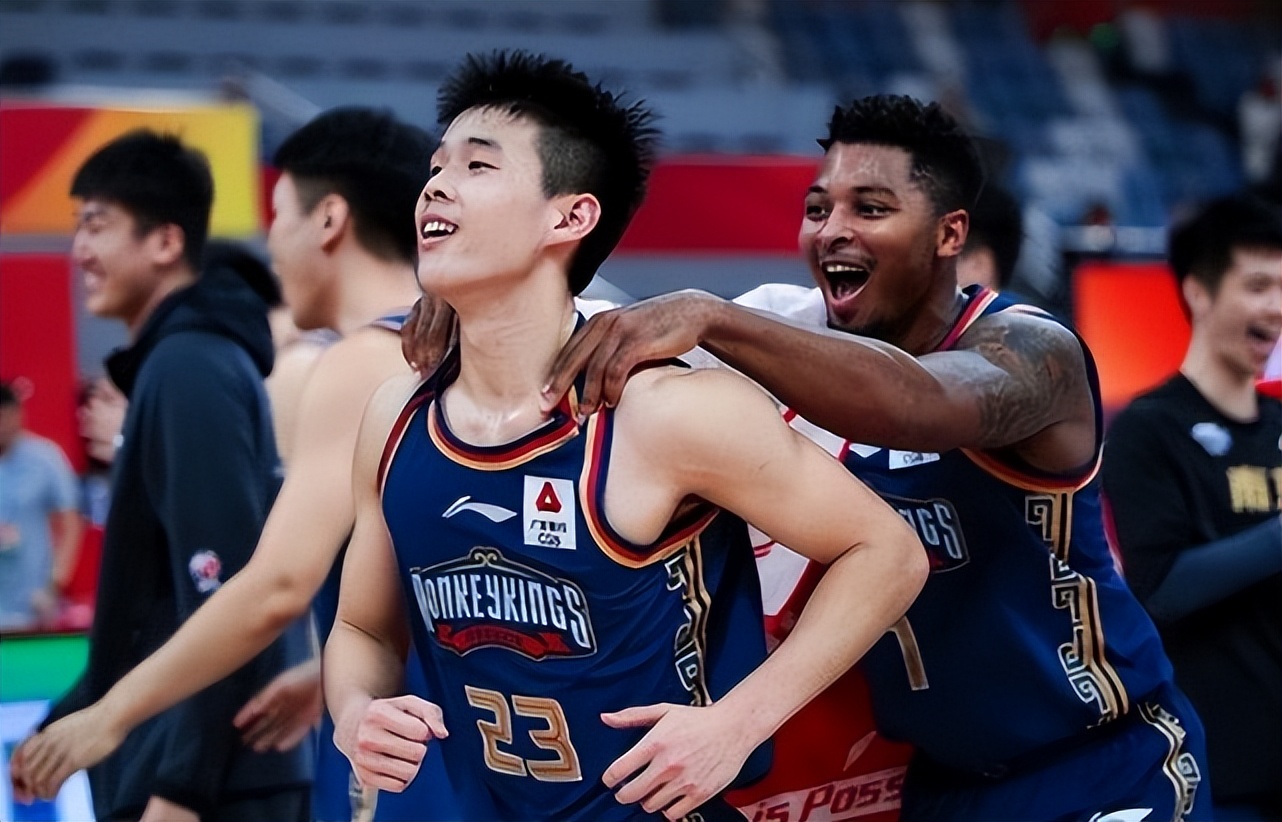 豪横！同曦老板娘送西热生日礼物，提前送2年合同，年薪随意填！