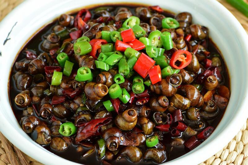 田螺要吃什么样的好,田螺要先清洗还是先去尾