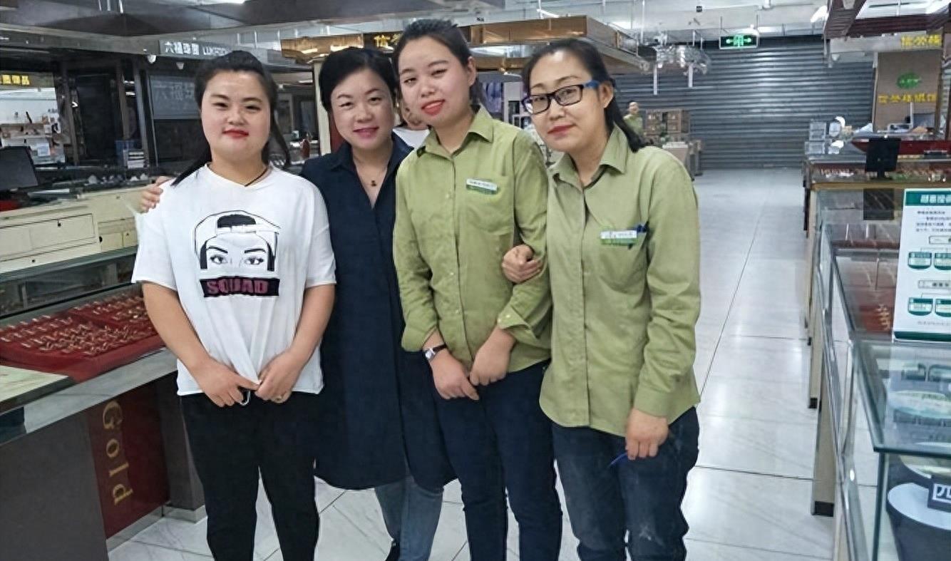 干尽傻事，却年入200亿！河北最“变态”超市，胖东来都服气