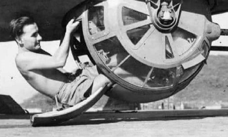 印度男子骑自行车去瑞典,印度小伙骑自行车追求瑞典女孩