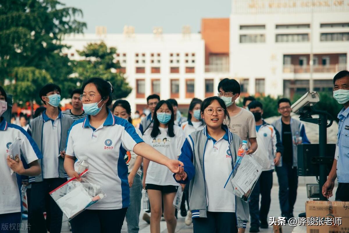 专科批次男生女生适合的十大专业,热门专业排名适合男生的专业