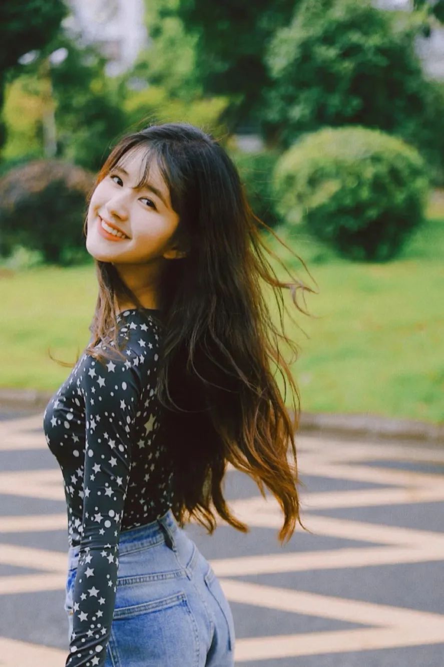 2023年四月旅游穿搭,四月穿衣笔记浪漫春日的十套穿搭