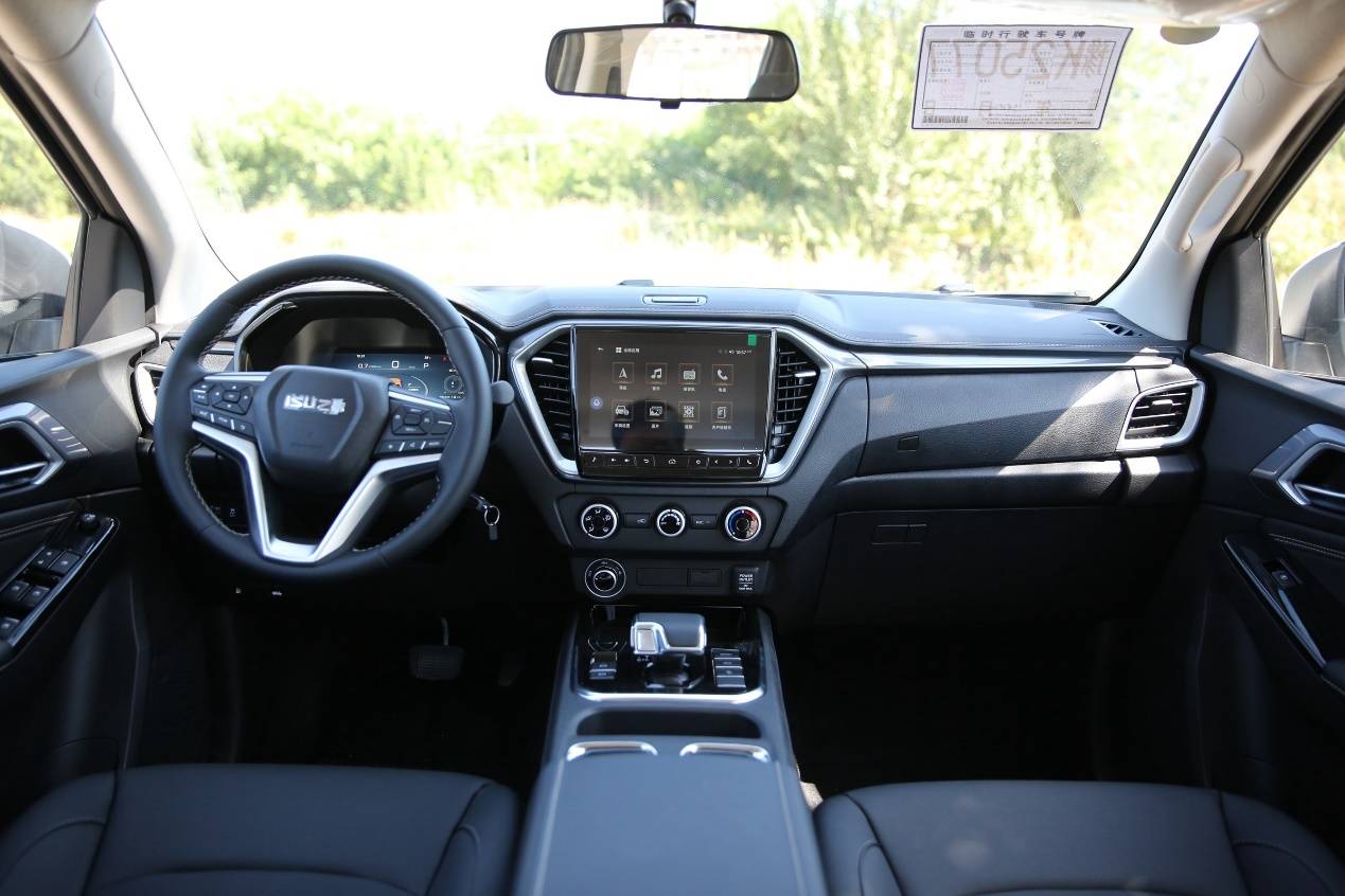 五十铃皮卡铃拓和d-max外观区别,五十铃皮卡铃拓2.5t四驱手动测试