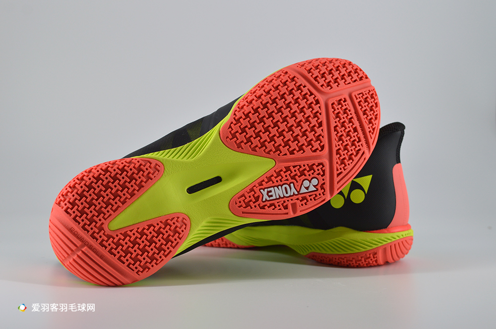 林丹阿迪达斯同款羽毛球鞋测评,尤尼克斯cfz林丹版