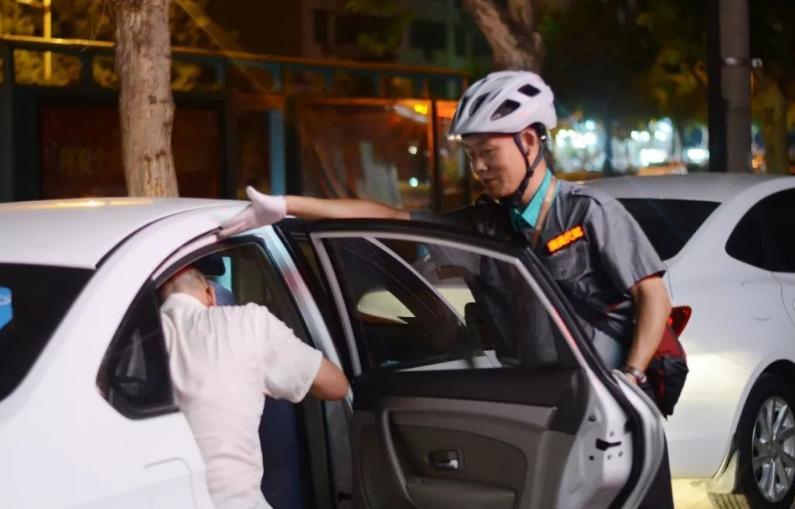 代驾首次开劳斯莱斯紧张发抖,代驾不敢开劳斯莱斯视频