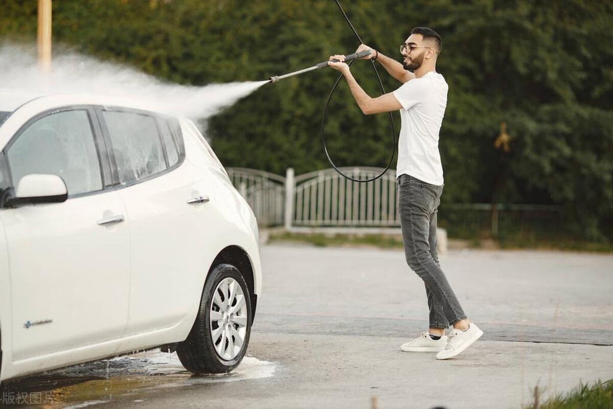 洗车店洗车免费送却能年入百万,洗车店免费洗车一年赚120万