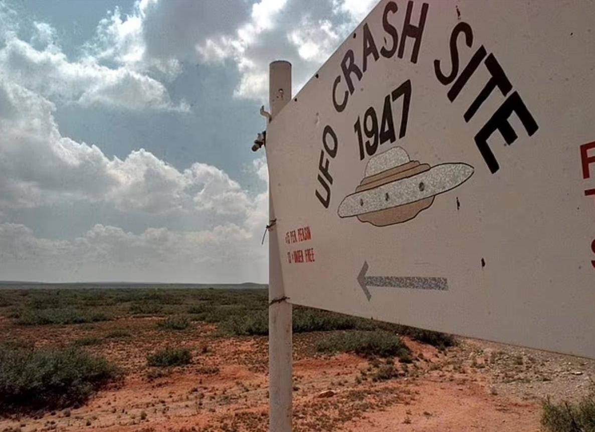 美国人宣布进入飞碟，直径9米能装足球场，里头几分钟外面4小时