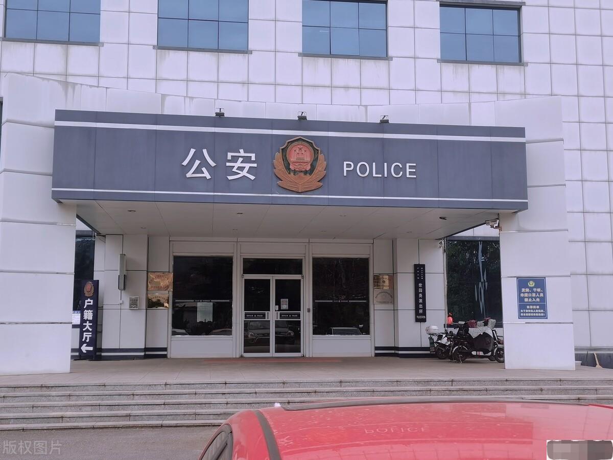 硫酸泼脸自救,硫酸泼到身上怎么自救