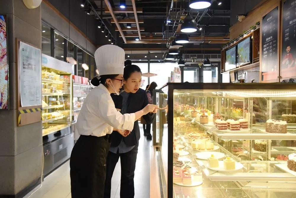 在重庆学习西点烘焙前景怎么样,西点烹饪就业前景
