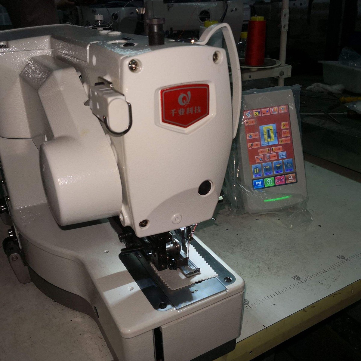 缝纫机锁边机线路过密维修教程,老式缝纫机锁眼机不往前走怎么办