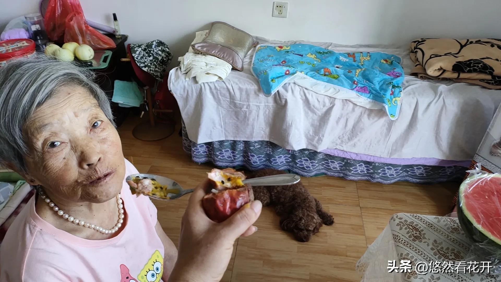 休养，抱妈妈抻着了腰！