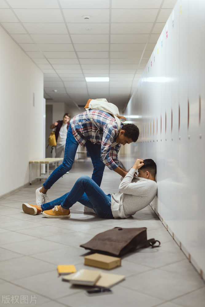 孩子告诉你被同学霸凌了怎么办,如果你的女儿在学校被霸凌