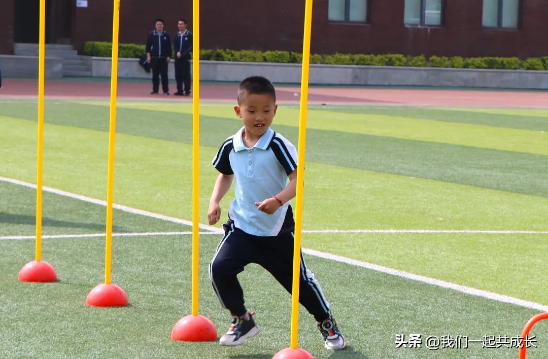 萌娃爱足球勤志全衔接：机关二园与历城二中足球队员联谊活动