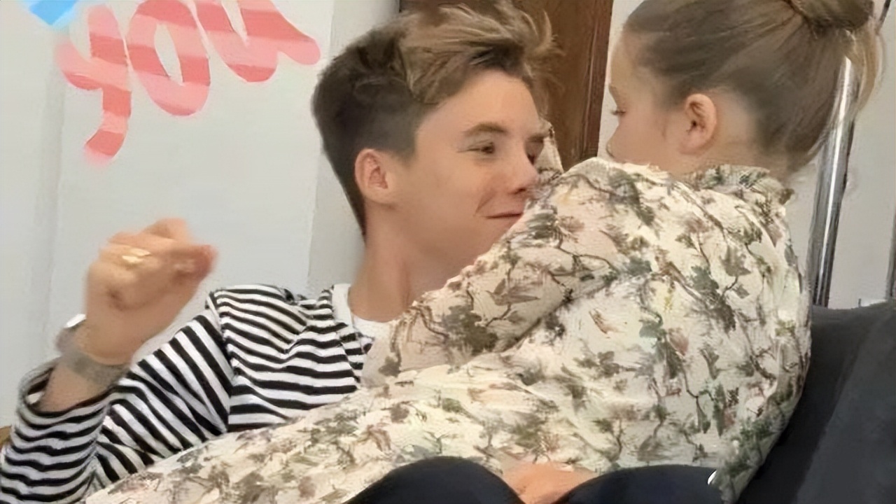 贝小七投胎成功,贝克汉姆小七和贝嫂