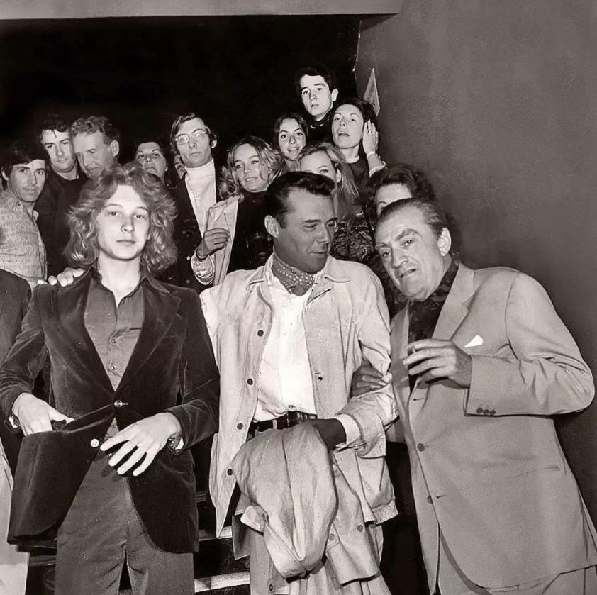 “世界第一美少年”，15岁被谣传死亡，美是原罪？今67岁白发飘飘