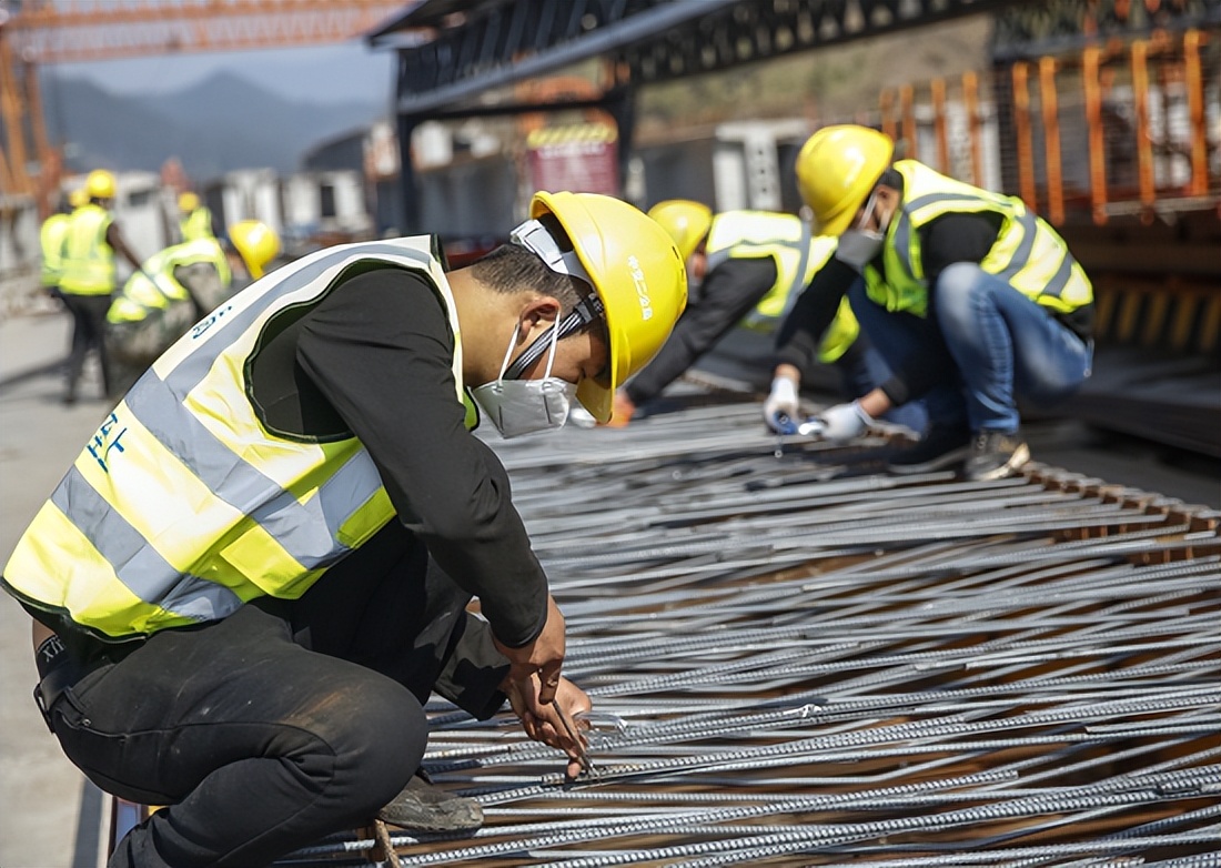 工地用工荒和工人找活难怎么办？工人老板这样做招工找活很简单