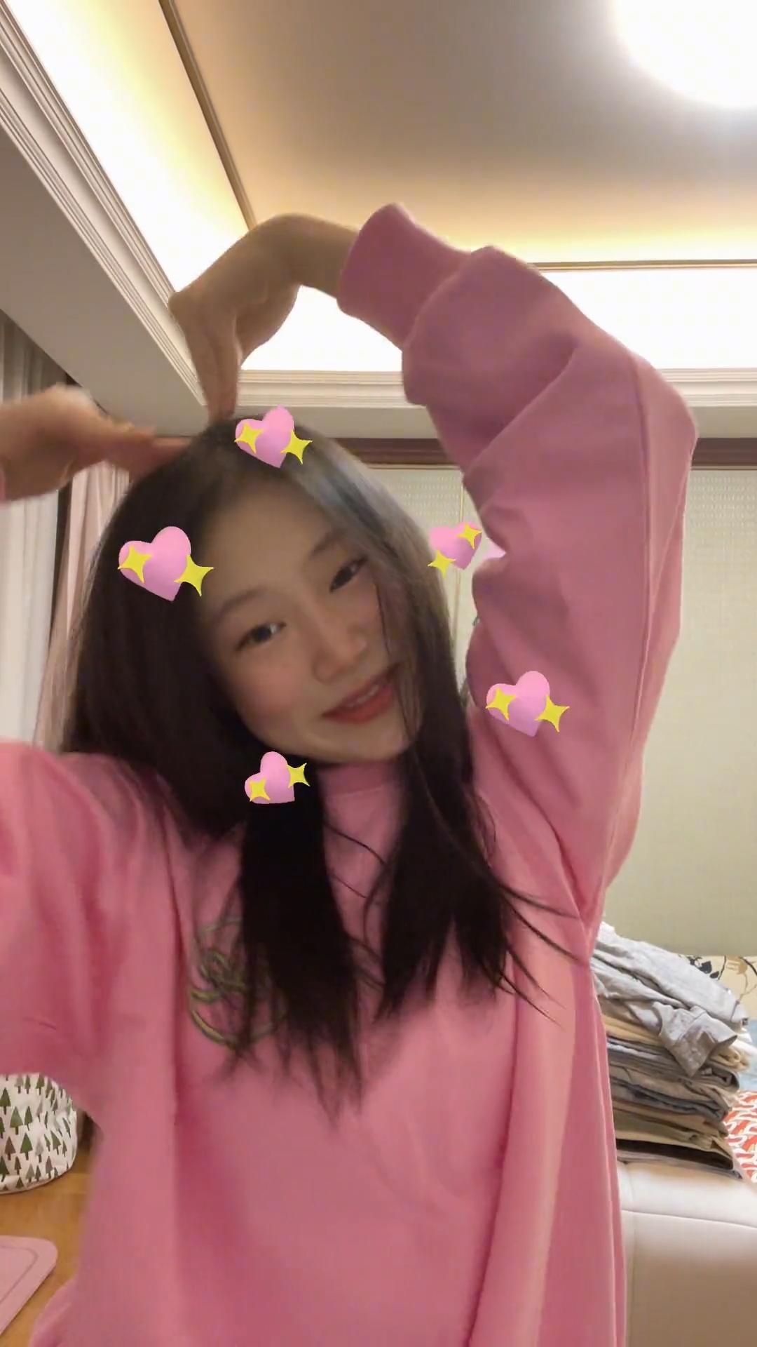 小沈阳15岁女儿近照样貌大变,小沈阳15岁女儿晒视频近照