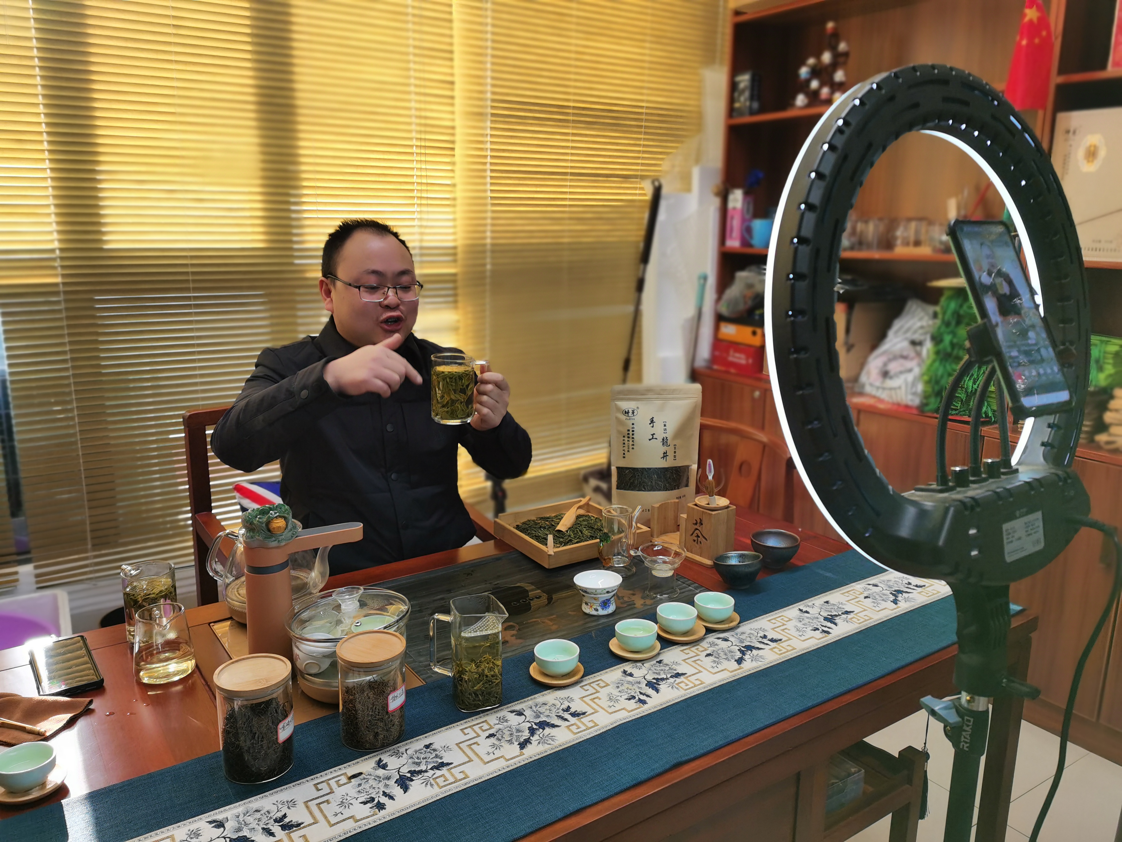 直播电商创业经历,80后创业直播卖货