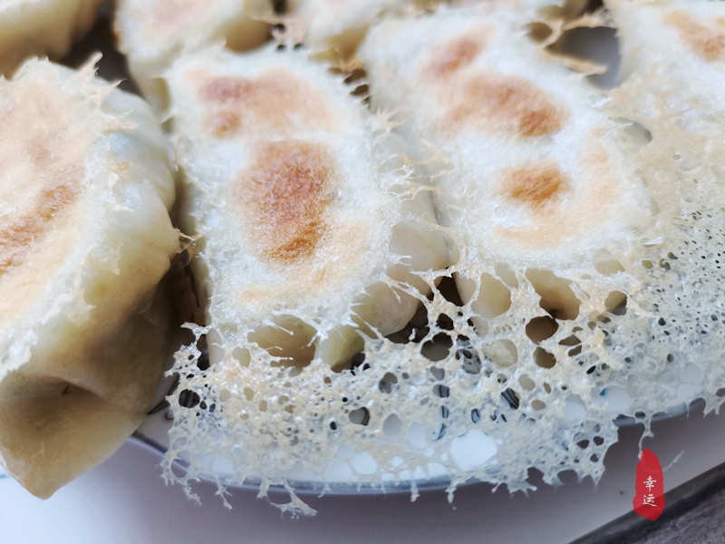 锅贴是封口好吃还是不封口好,锅贴较教程