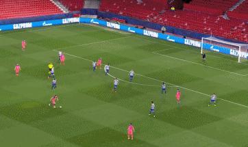 后脚接球,后脚接球足球