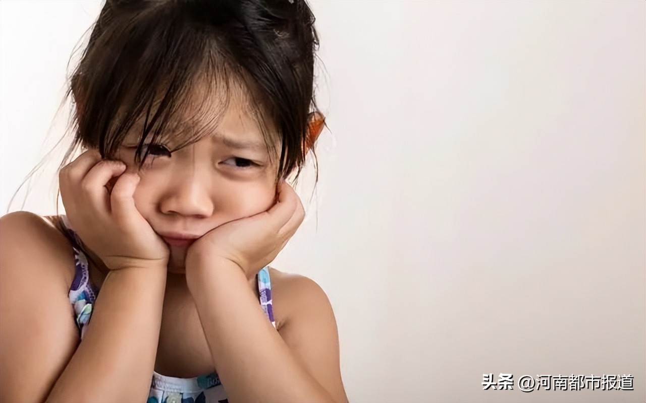 喉咙长了个小洞,喉咙里长了一个小泡要不要扎破