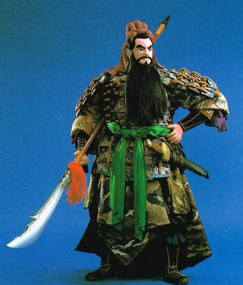 关羽的兵器是青龙偃月刀吗,三国时期关羽拿的是青龙偃月刀吗