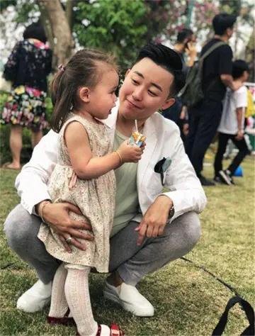 29岁长春女子生下五国混血,吉林女孩嫁国外回家生儿子