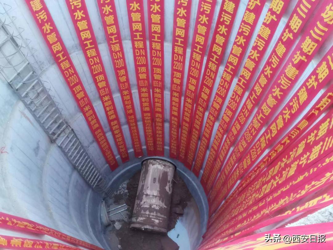 西安咸阳机场三期扩建地下工程,西安咸阳机场三期扩建施工现场