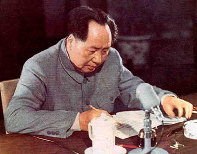 三个人结拜为兄弟，建国后：一人是铁匠，一人是农民，一人是主席