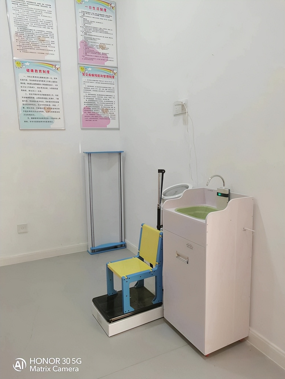 有飞鲲移动洗手台,即使没有进、排水管也能随时随地用水