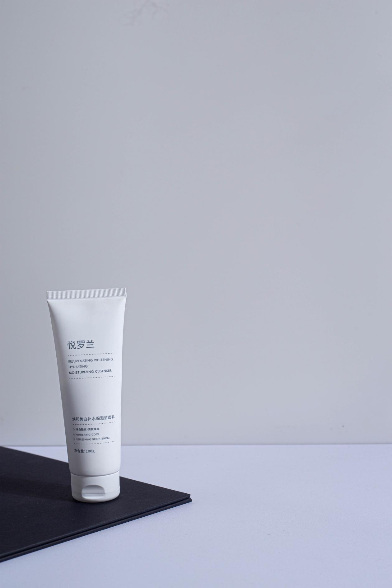 哪款洗面奶清洁效果好性价比高,平价洗面奶深层清洁补水