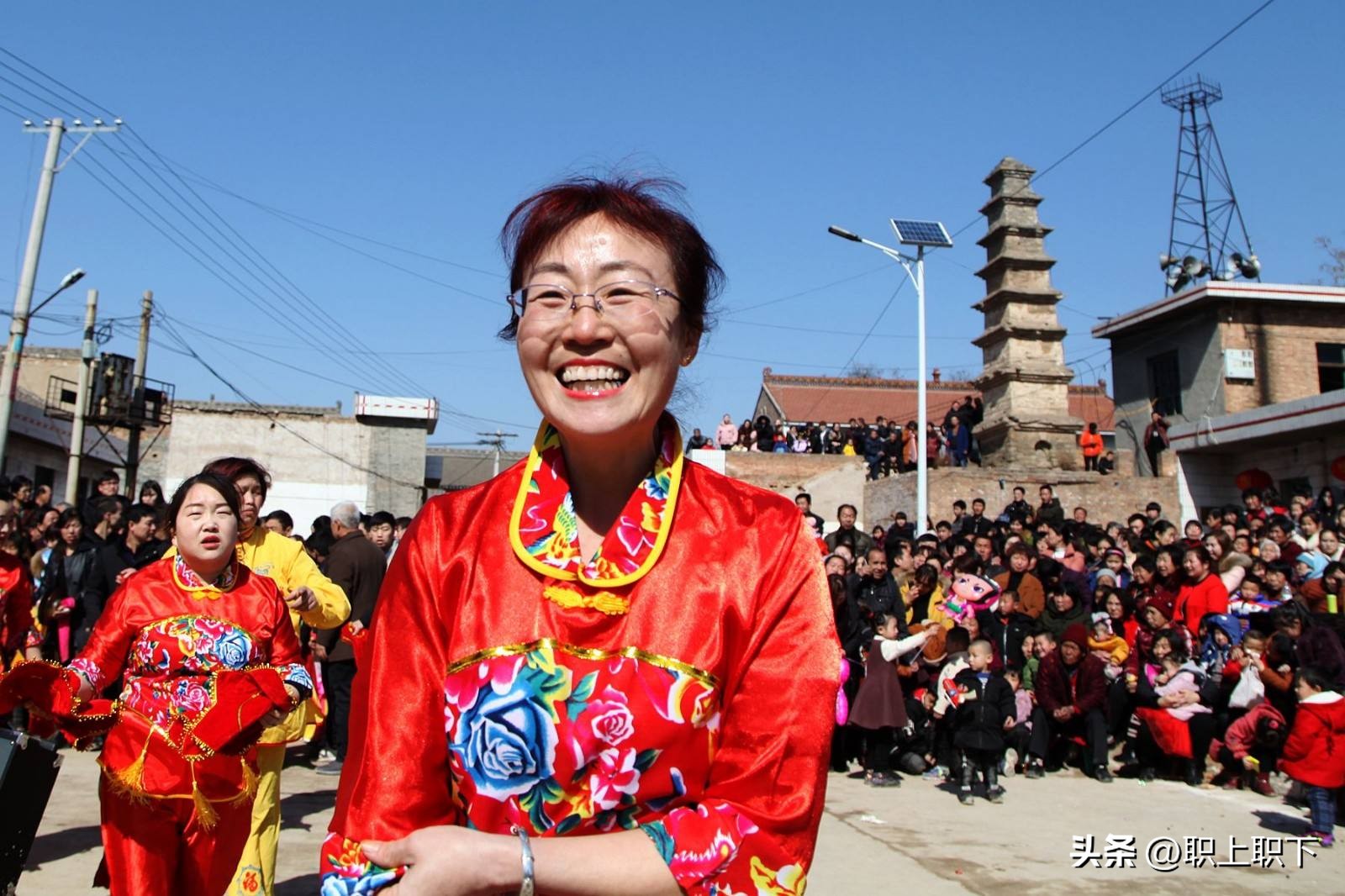 湖南邵阳夫妇在乡场镇给老人拍照月入过万,农村创业有五个风口