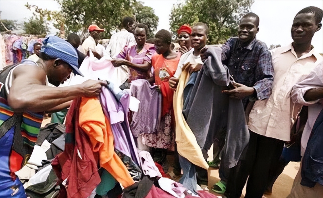 中国旧衣服被非洲人哄抢，一天能卖20万！女式内衣最受欢迎？