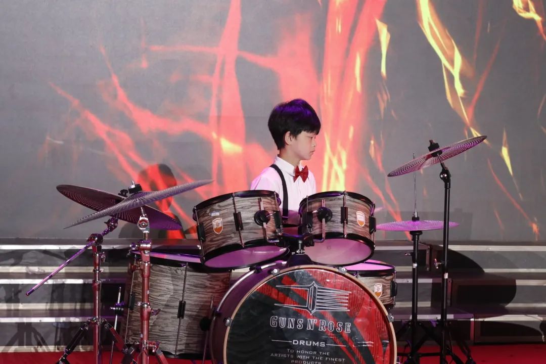 铁打的新津为明，裸分的清华北大，温情的教育情怀