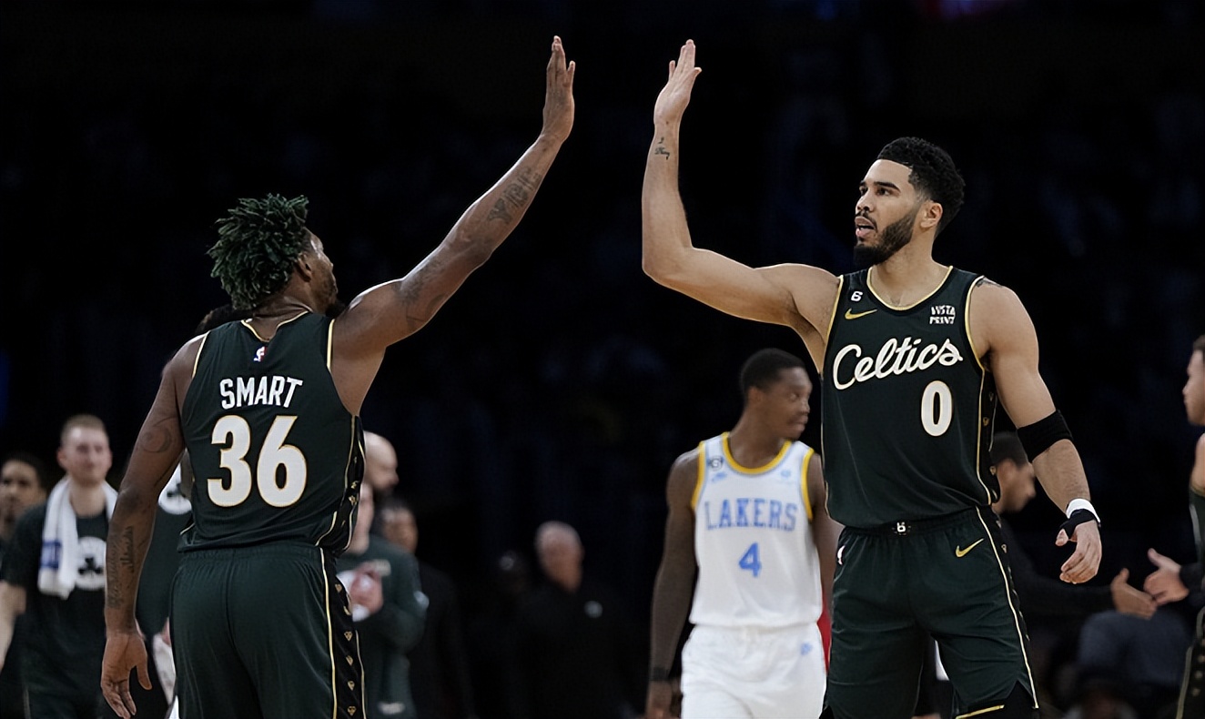 詹姆斯丢绝杀！凯尔特人加时击败湖人，浓眉37+12，塔图姆44分