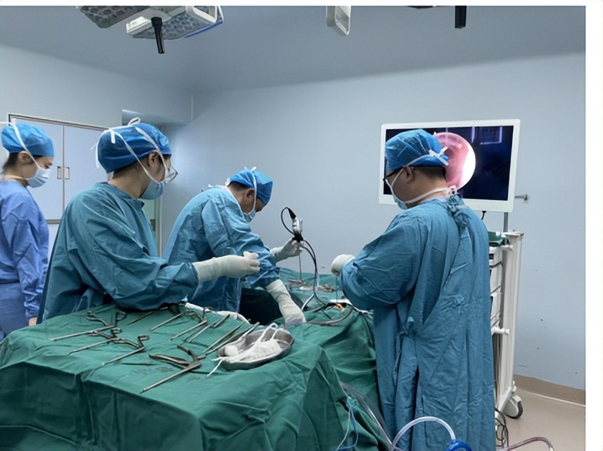 鼻子出血止不住一大坨血块,鼻子出血今天止不住是啥病