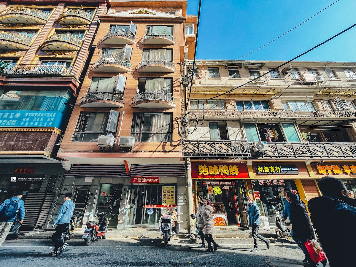 曾经的上海第一美食街，如今萧条冷清餐厅相继关门，旧改启动在即