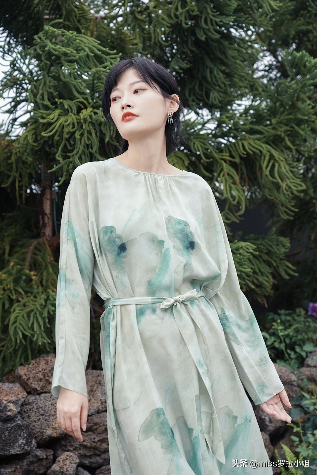 适合旅游连衣裙高级感秋季,出游连衣裙高级感穿搭轻奢