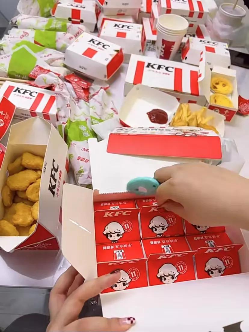 肯德基御守盲盒,肯德基波比盲盒