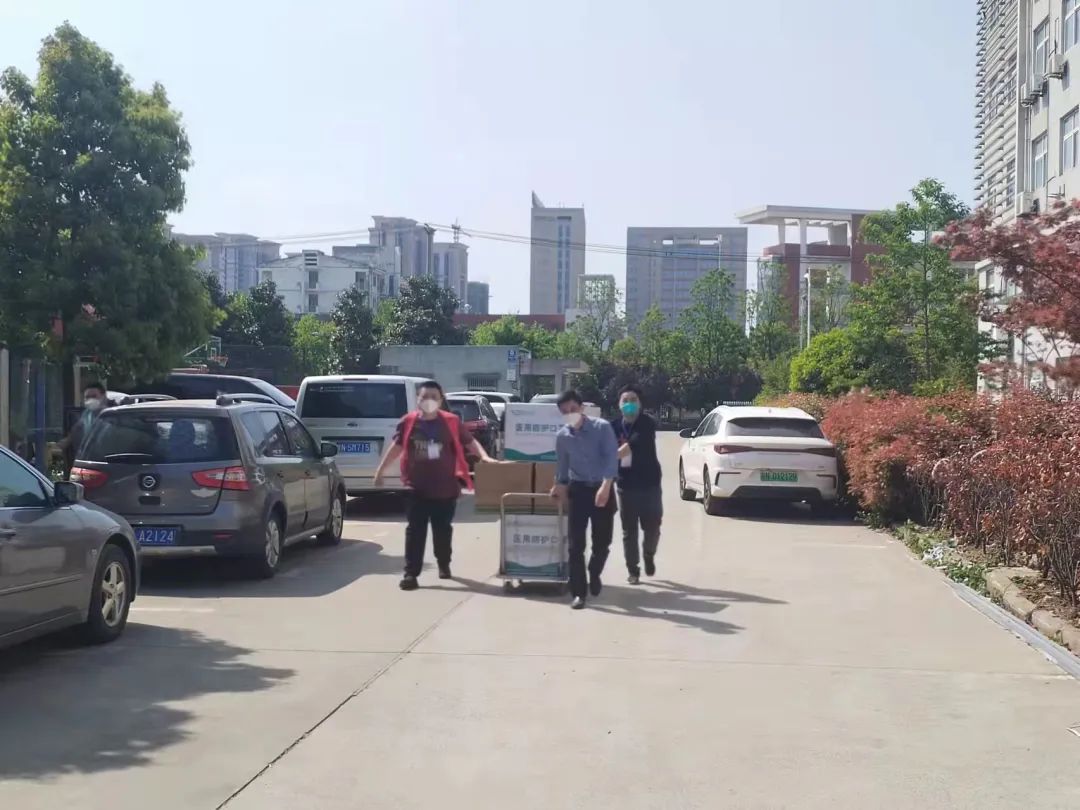 师者出列同心战“疫”裕安区教体系统积极投入抗“疫”主战场