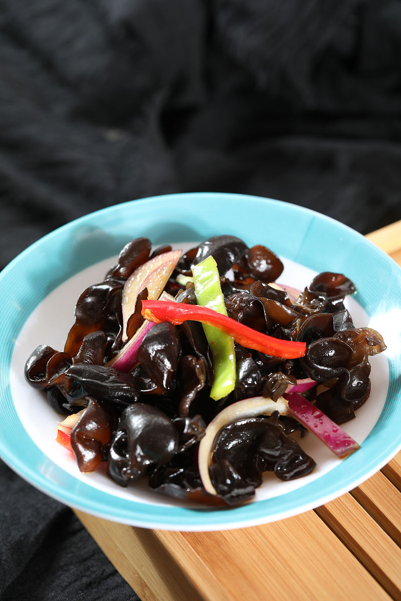 买洋葱怎么买嫩的,洋葱红皮和黄皮哪个好