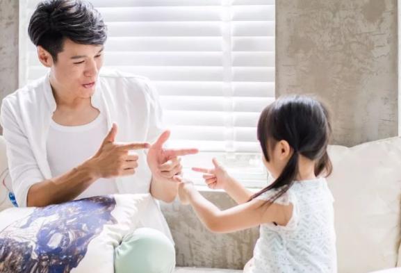 爸爸决不能对孩子说的七句话,爸爸绝不能对孩子说哪几句话