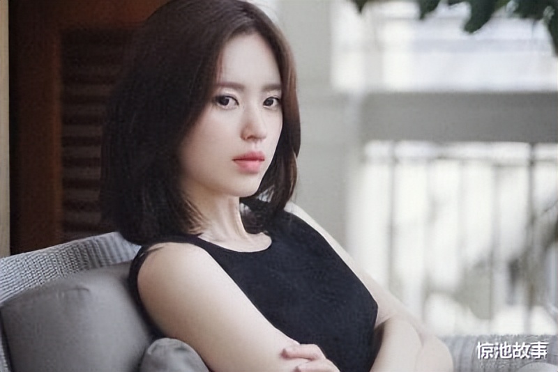 跑腿小哥给顾客买药,跑腿小哥给女客户送药