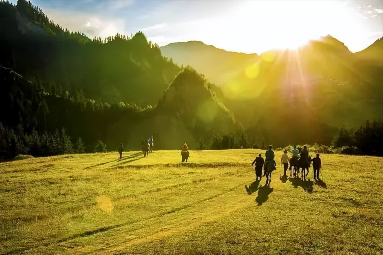 去甘肃旅游最值得去的十大景点 (甘肃16个最值得去的旅游景点)