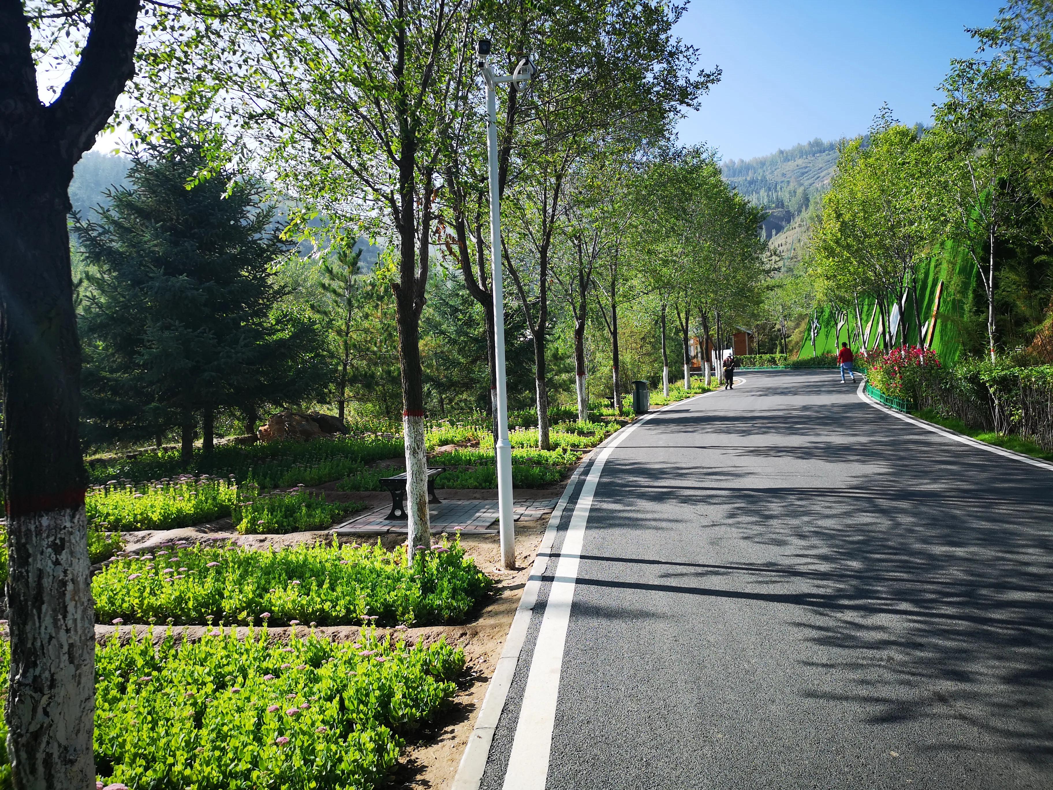 西宁一座不大的城市,西宁人少的山