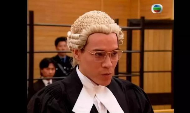 分手向前任讨要*裤内**,60岁公然出柜,“癫王”洪朝丰到底经历了啥