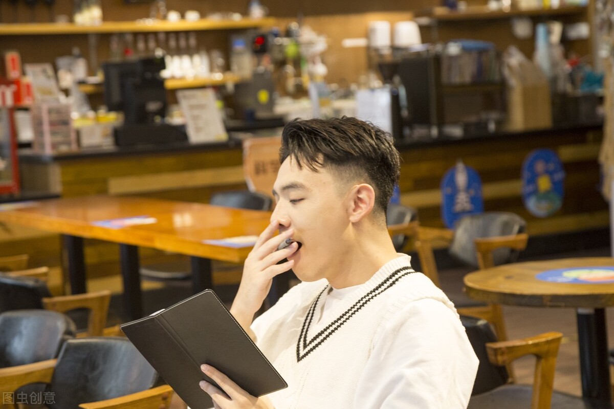 女孩从小被嫌弃10年后回家,女孩从小被嫌弃十年后回家