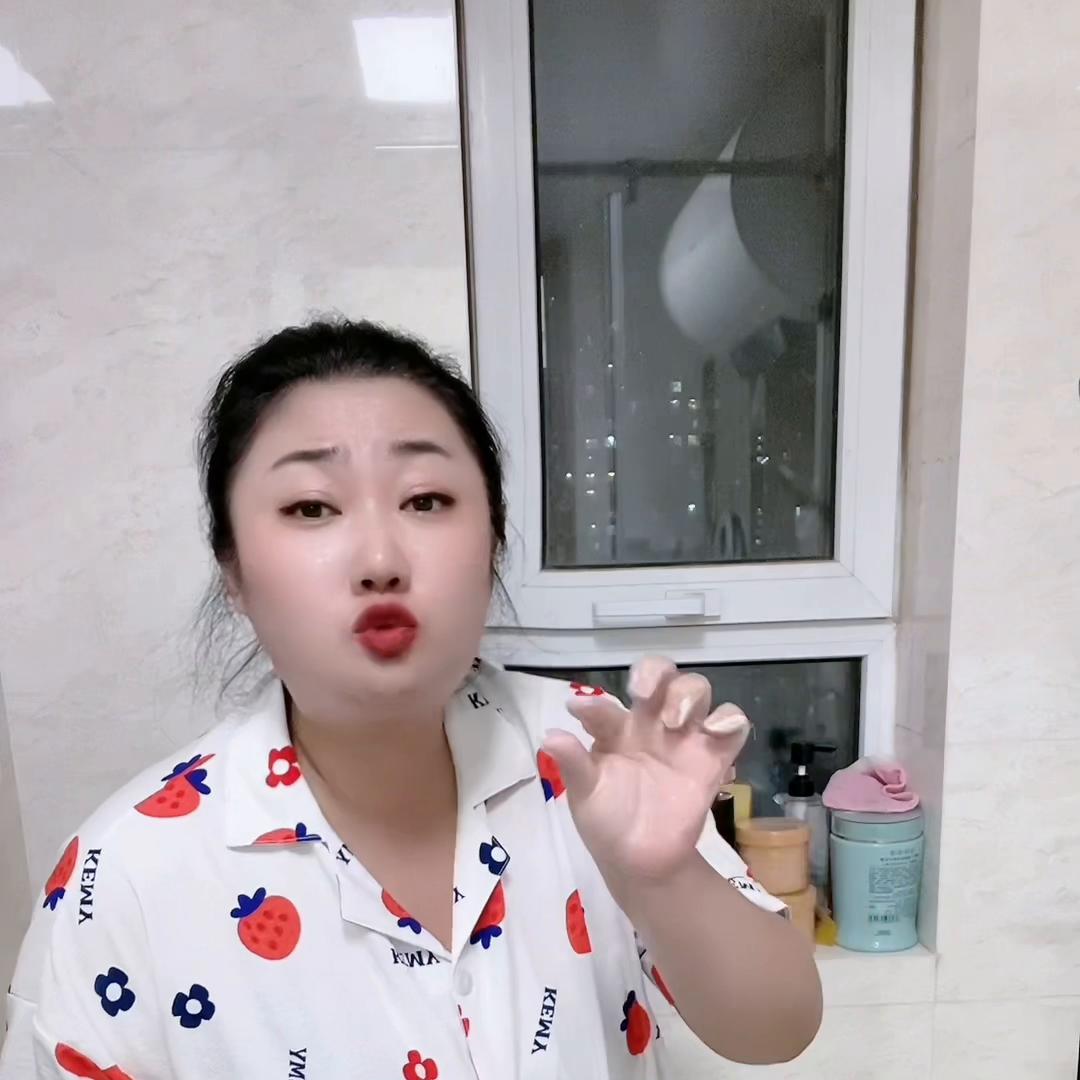 冰川磨砂沐浴露推荐变白留香,磨砂沐浴露推荐柠檬