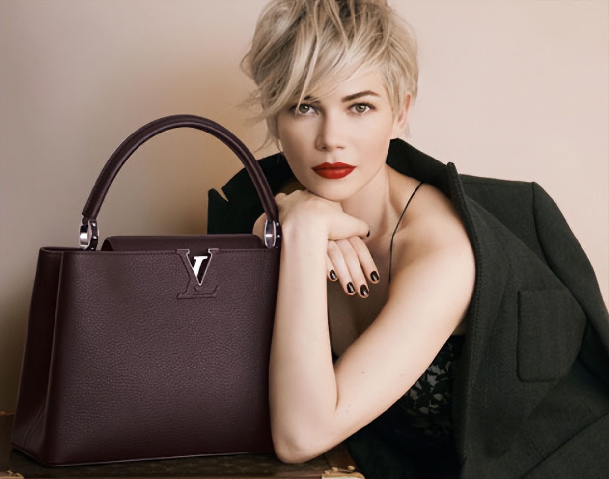 5折了还叫奢侈品，这不是打脸吗？LVMH“丑拒”代购