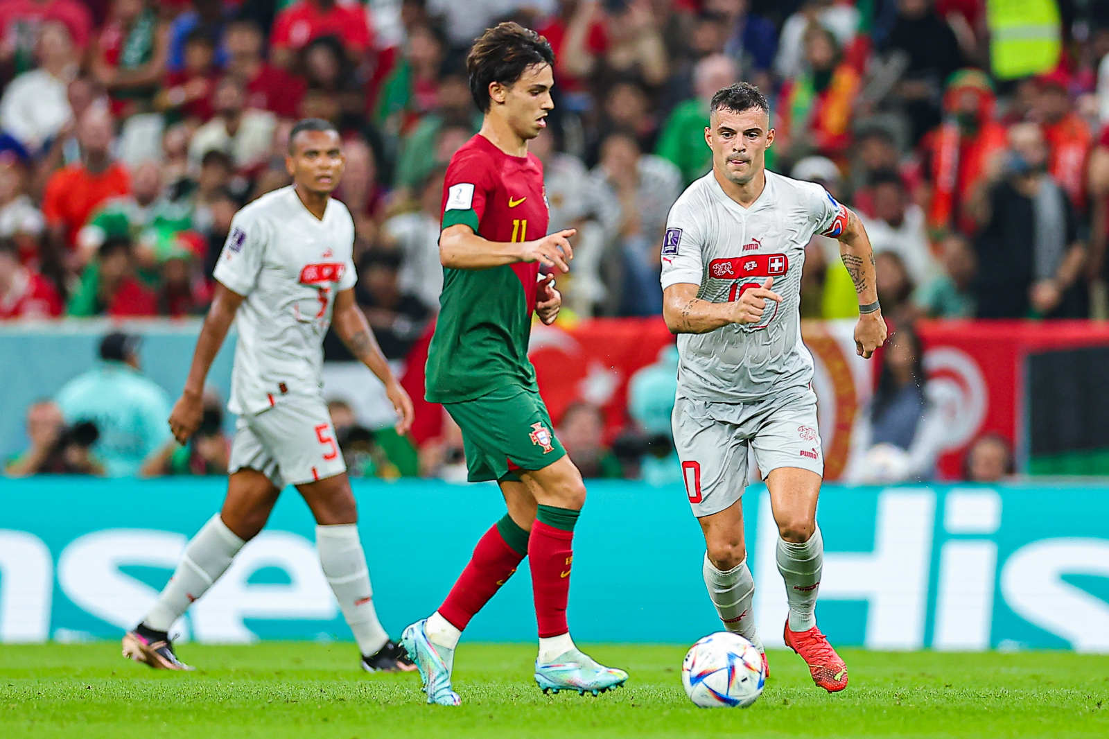 c罗踢疯了22分钟戴帽,36岁c罗上演帽子戏法踢疯了